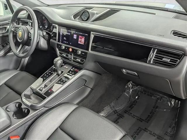 2025 Porsche Macan T