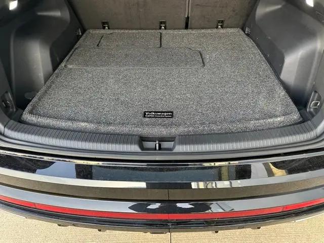 2026 Volkswagen Atlas Cross Sport SEL Premium R-Line