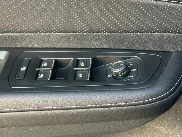 2026 Volkswagen Atlas Cross Sport SEL Premium R-Line
