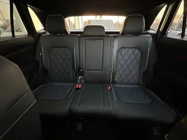 2026 Volkswagen Atlas Cross Sport SEL Premium R-Line