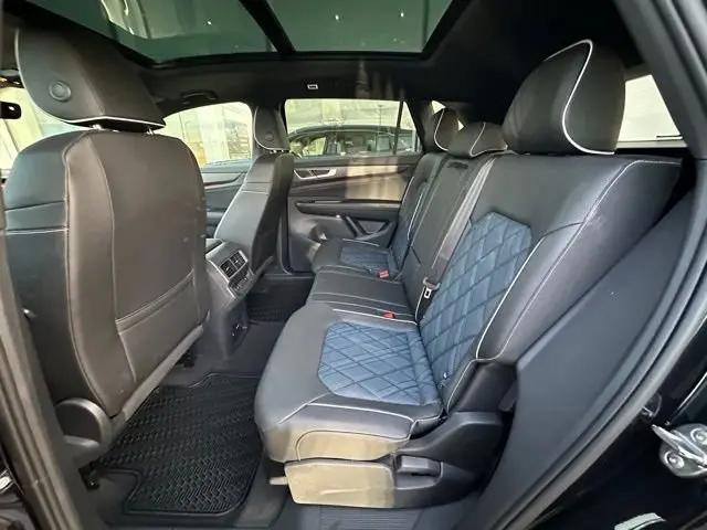 2026 Volkswagen Atlas Cross Sport SEL Premium R-Line