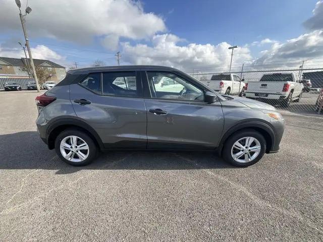 2025 Nissan Kicks S