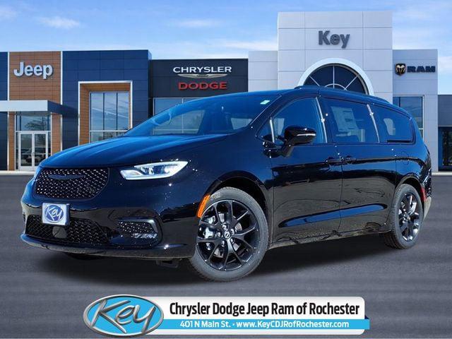 2026 Chrysler Pacifica Select for sale in Rochester, NH