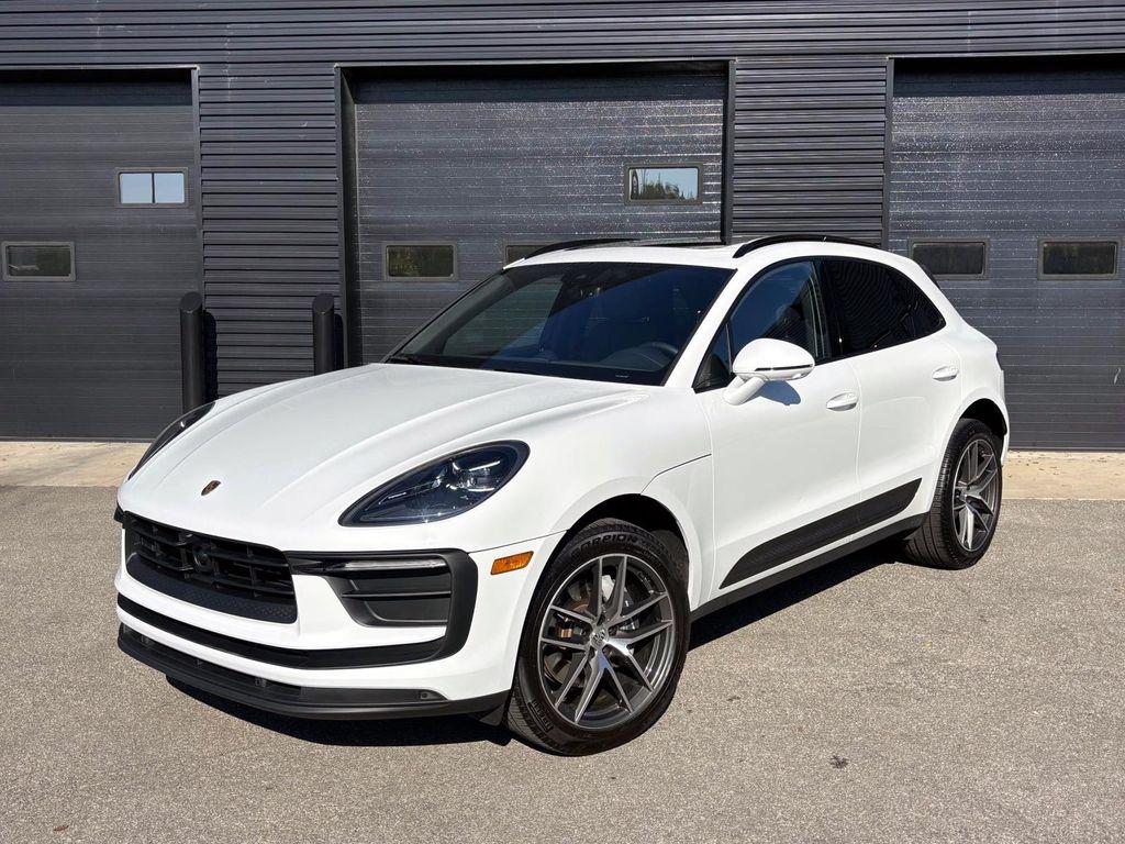 /2025 Porsche Macan