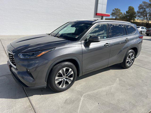 2022 Toyota Highlander XLE's photo