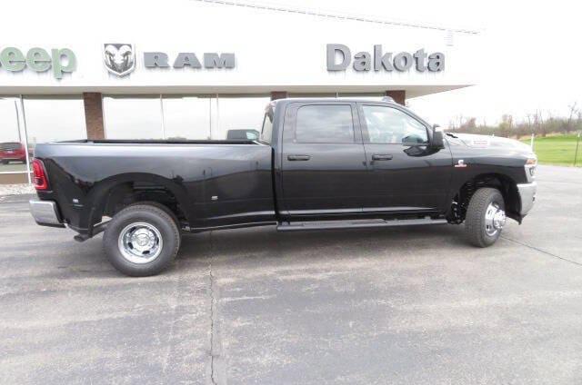 2026 RAM Ram 3500 RAM 3500 TRADESMAN CREW CAB 4X4 8 BOX