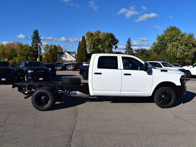2026 RAM Ram 3500 Chassis Cab RAM 3500 TRADESMAN CREW CAB CHASSIS 4X4 60 CA