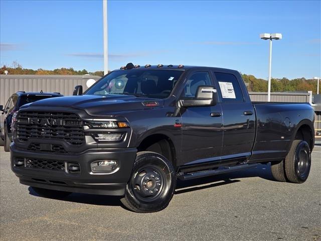 2026 RAM Ram 3500 RAM 3500 TRADESMAN CREW CAB 4X4 8 BOX