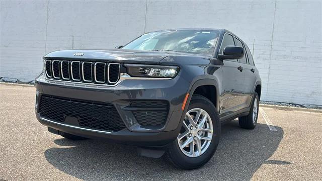 2025 Jeep Grand Cherokee Laredo X 4x4