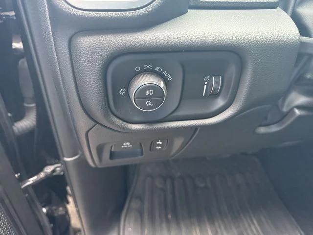 2025 RAM 1500 Big Horn Crew Cab 4x4 57 Box 2025 RAM 1500 Big Horn Crew Cab 4x4 57 Box