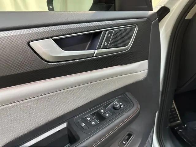 2026 Volkswagen Atlas Peak Edition