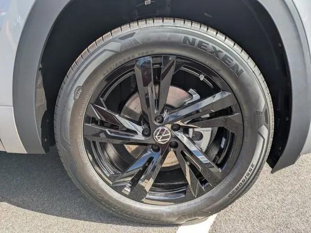2026 Volkswagen Atlas Cross Sport SEL R-Line Black