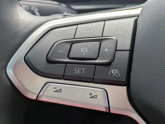 2026 Volkswagen Atlas Cross Sport SEL R-Line Black