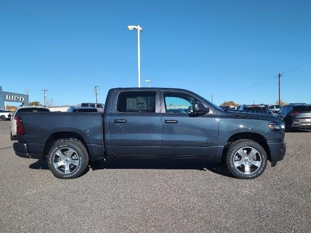 2026 RAM Ram 1500 RAM 1500 EXPRESS CREW CAB 4X4 57 BOX