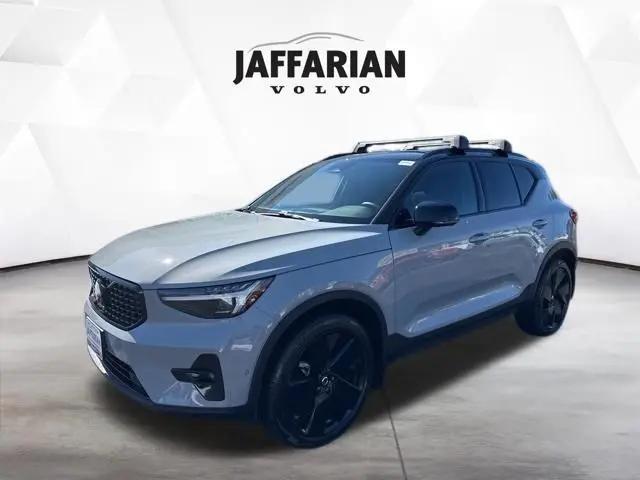 2026 Volvo XC40 Black Edition Ultra, B5 AWD Gas (mild hybrid)