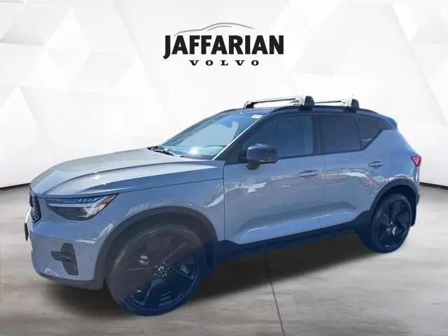 2026 Volvo XC40 Black Edition Ultra, B5 AWD Gas (mild hybrid)