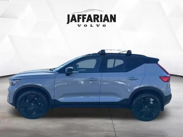 2026 Volvo XC40 Black Edition Ultra, B5 AWD Gas (mild hybrid)