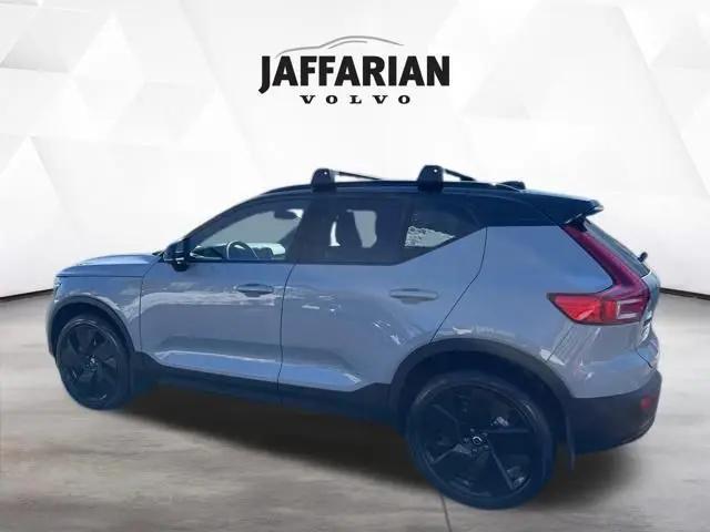 2026 Volvo XC40 Black Edition Ultra, B5 AWD Gas (mild hybrid)