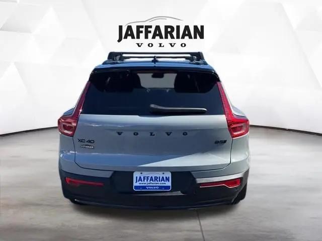 2026 Volvo XC40 Black Edition Ultra, B5 AWD Gas (mild hybrid)