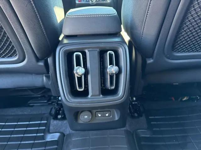 2026 Volvo XC40 Black Edition Ultra, B5 AWD Gas (mild hybrid)