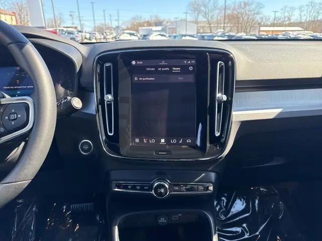 2026 Volvo XC40 Black Edition Ultra, B5 AWD Gas (mild hybrid)