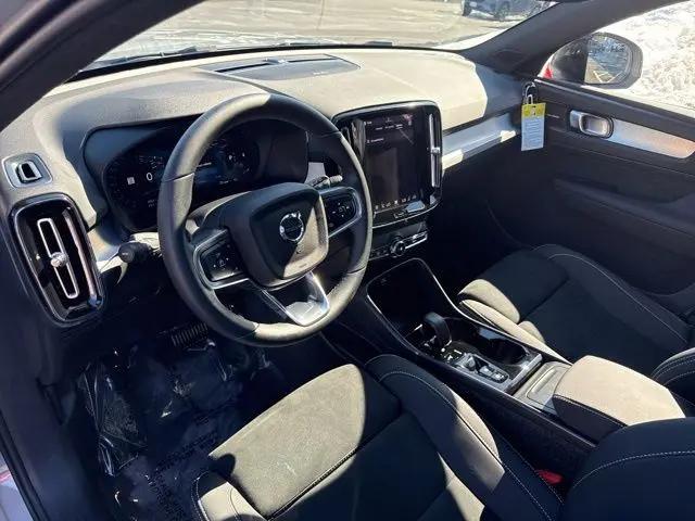 2026 Volvo XC40 Black Edition Ultra, B5 AWD Gas (mild hybrid)