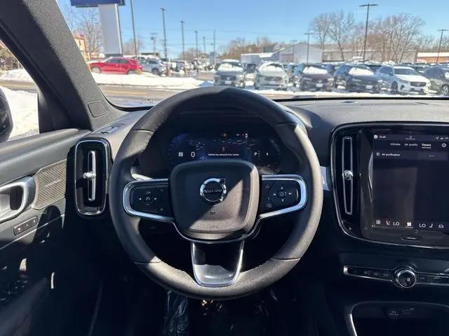 2026 Volvo XC40 Black Edition Ultra, B5 AWD Gas (mild hybrid)