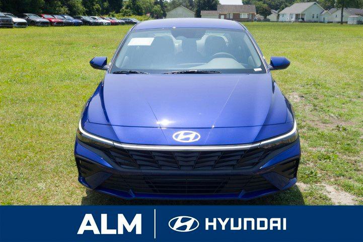 2025 Hyundai Elantra SE photo 2