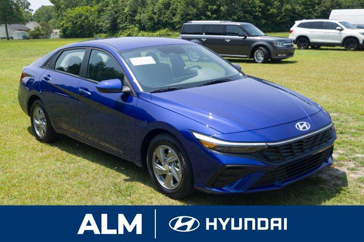 2025 Hyundai Elantra SE photo 3