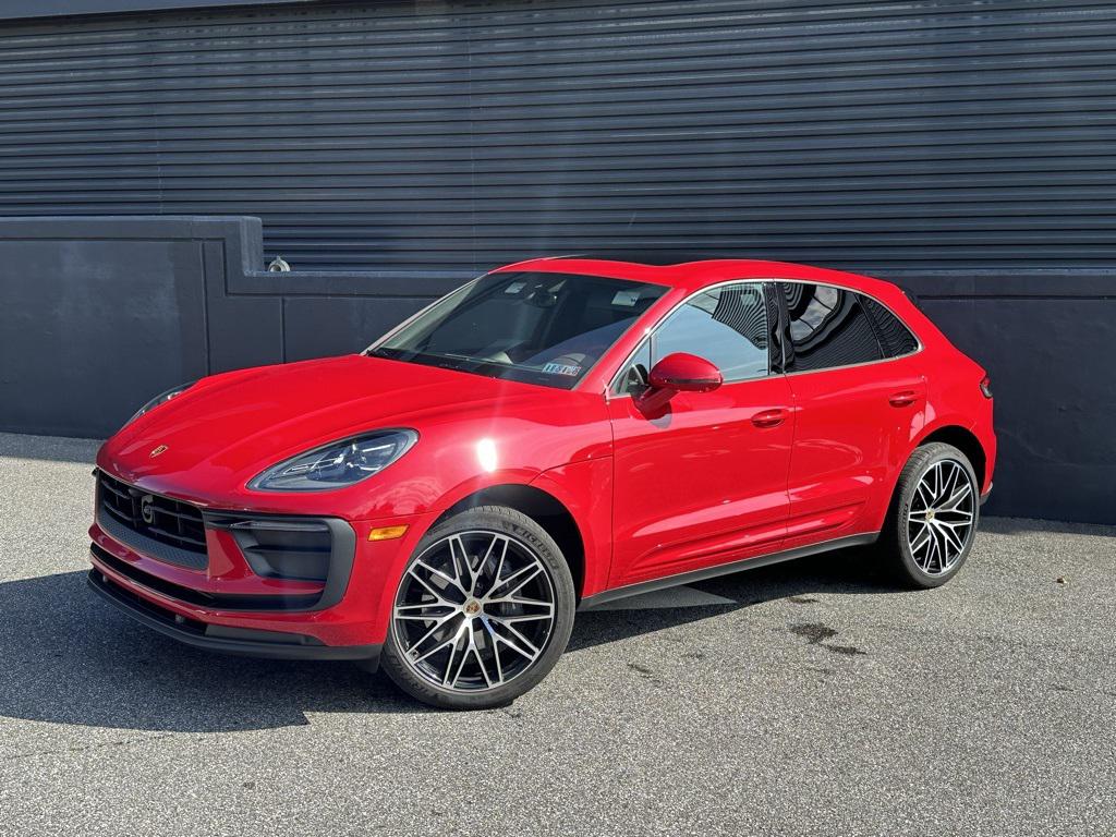 /2025 Porsche Macan