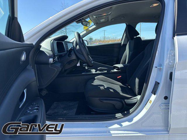 2025 Hyundai Elantra SE