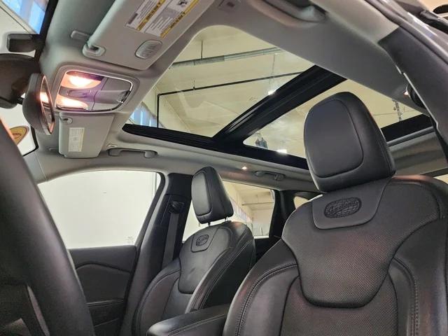 2019 Jeep Cherokee Overland 4x4 2019 Jeep Cherokee Overland 4x4