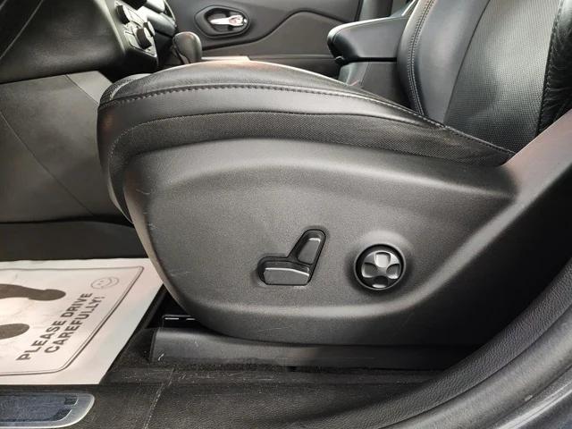 2019 Jeep Cherokee Overland 4x4 2019 Jeep Cherokee Overland 4x4