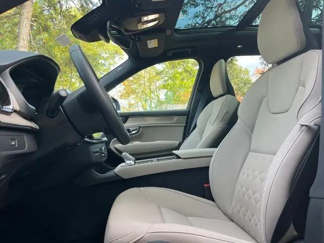 2026 Volvo XC90 Plus, B6 AWD Gas (mild hybrid), Gasoline, Bright, 7 Seats