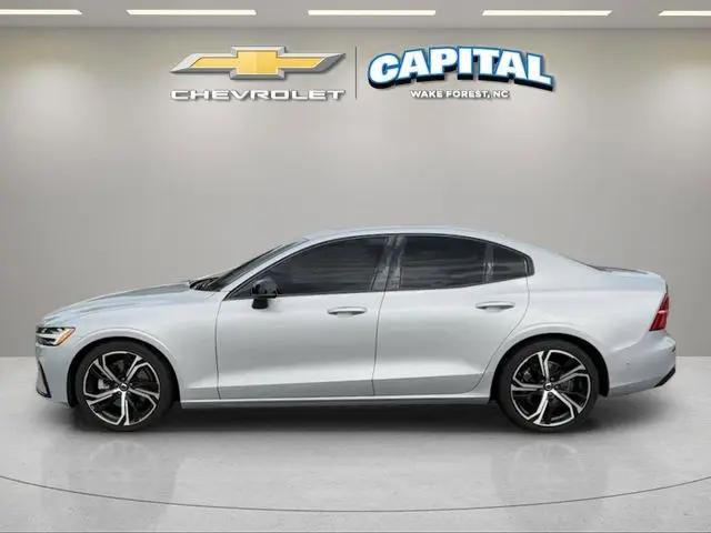 2024 Volvo S60 B5 Ultimate Dark Theme