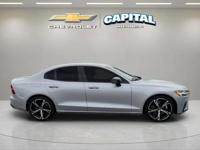 2024 Volvo S60 B5 Ultimate Dark Theme