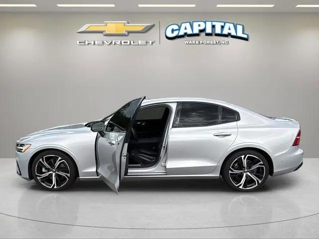 2024 Volvo S60 B5 Ultimate Dark Theme