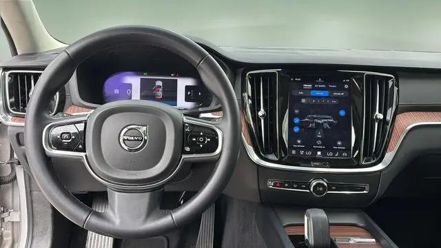 2024 Volvo S60 B5 Ultimate Dark Theme