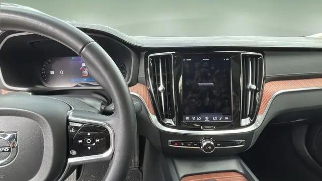 2024 Volvo S60 B5 Ultimate Dark Theme