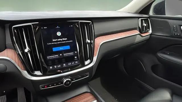 2024 Volvo S60 B5 Ultimate Dark Theme