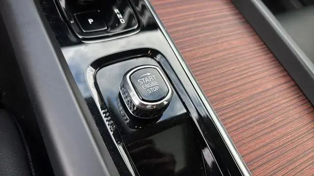 2024 Volvo S60 B5 Ultimate Dark Theme