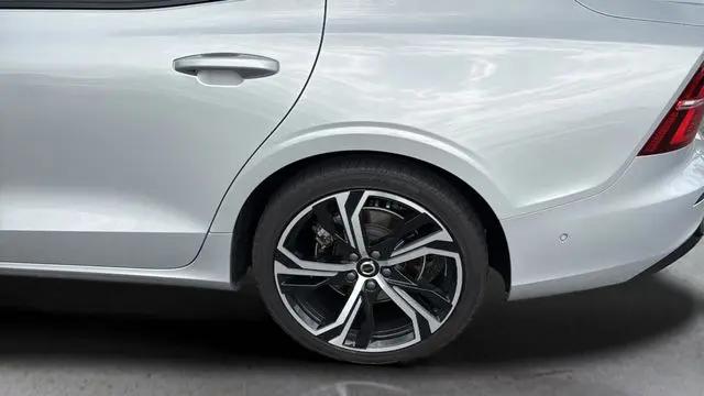 2024 Volvo S60 B5 Ultimate Dark Theme