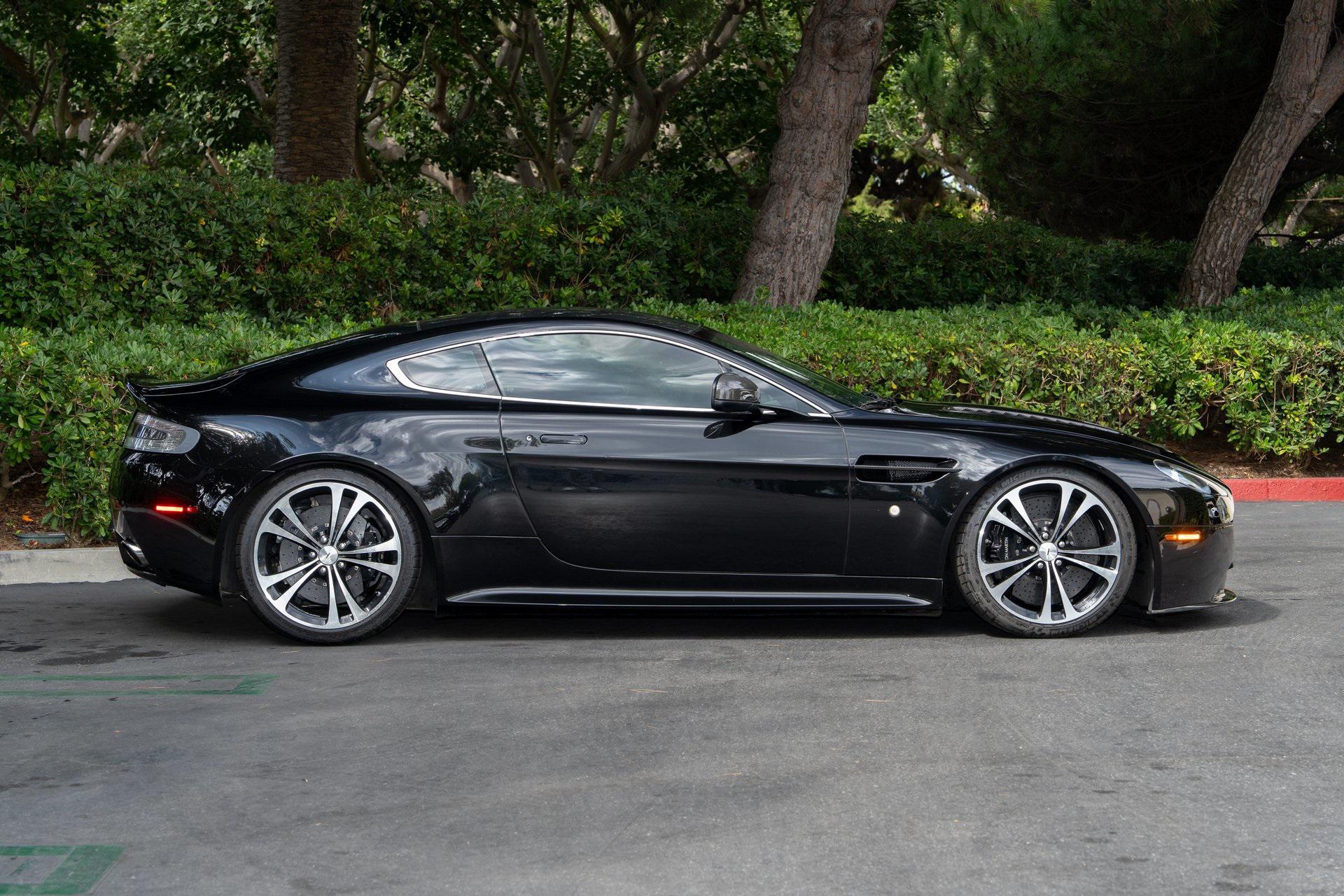 Aston Martin 2011 V12 Vantage 