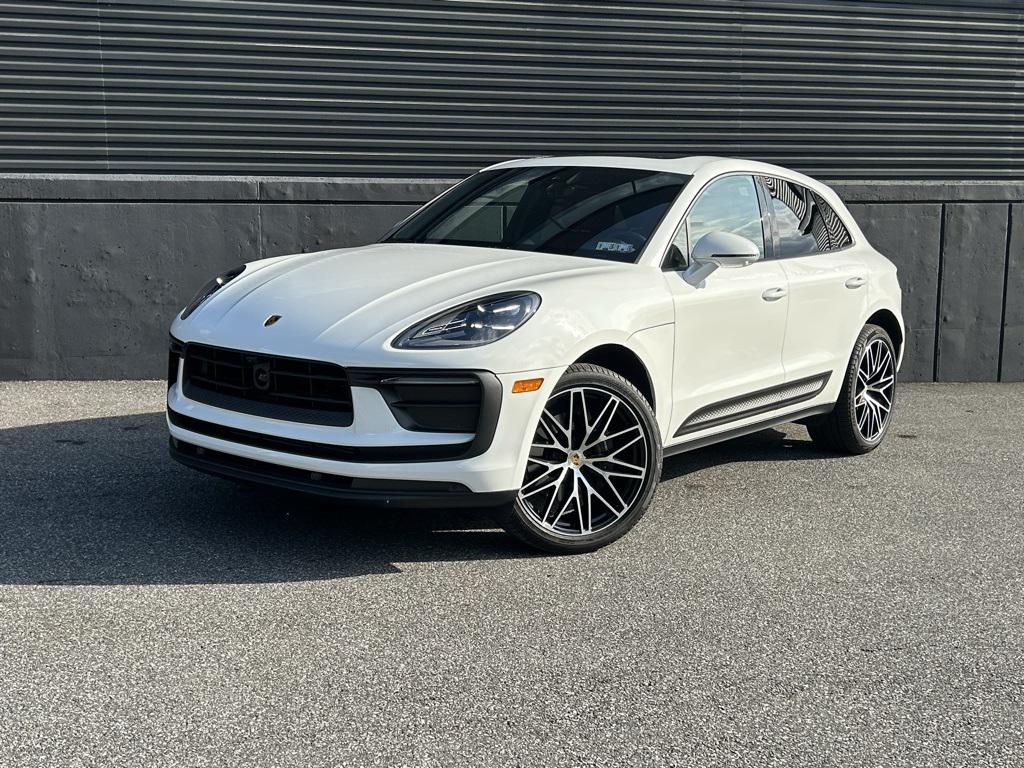 /2025 Porsche Macan