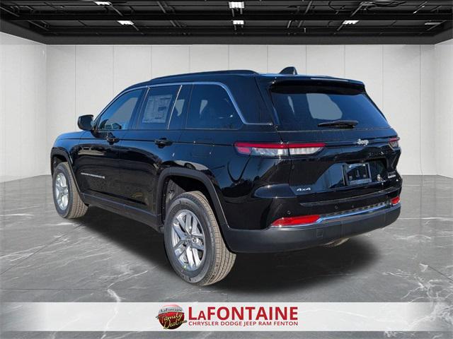 2025 Jeep Grand Cherokee GRAND CHEROKEE LAREDO X 4X4
