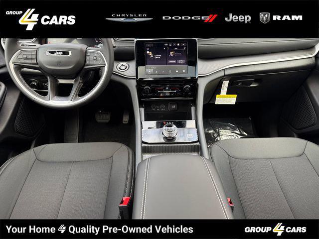 2025 Jeep Grand Cherokee GRAND CHEROKEE LAREDO X 4X4