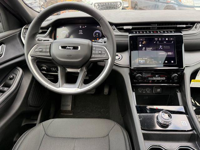 2025 Jeep Grand Cherokee GRAND CHEROKEE LAREDO X 4X4