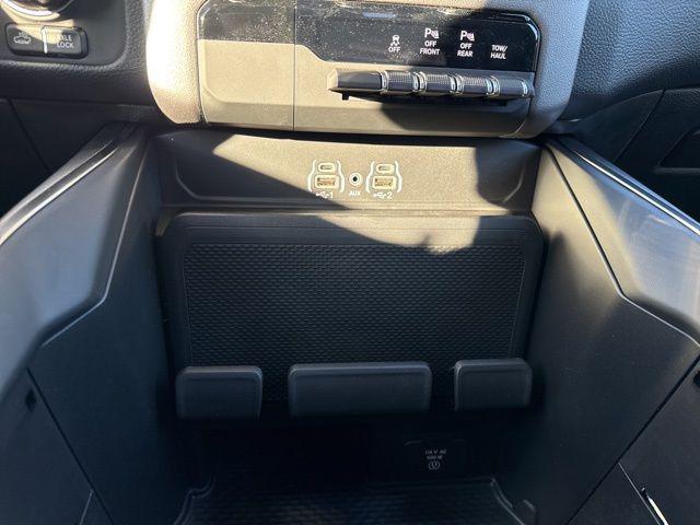 2026 Ram 1500 Lone Star Crew Cab 4x4 5'7" Box
