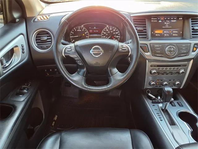 2017 Nissan Pathfinder SL