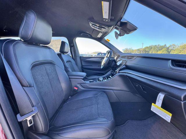 2025 Jeep Grand Cherokee L Altitude 4x4